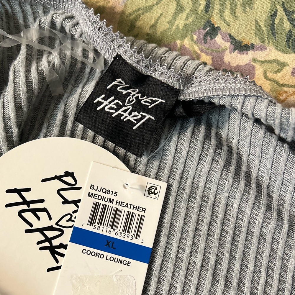 Gray Ribbed Crop Top - Picture 7 of 10